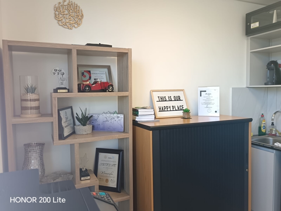 To Let Commercial Property for Rent in Pinelands Western Cape